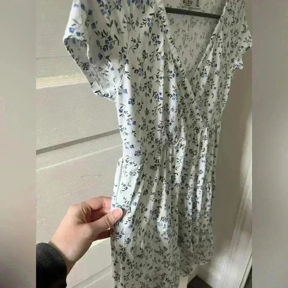 hollister floral white and blue sundress size‎ xs - Picture 2 of 6